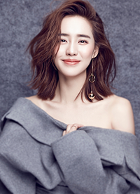 女演員王智早春最新寫真 香肩美背盡顯優(yōu)雅性感