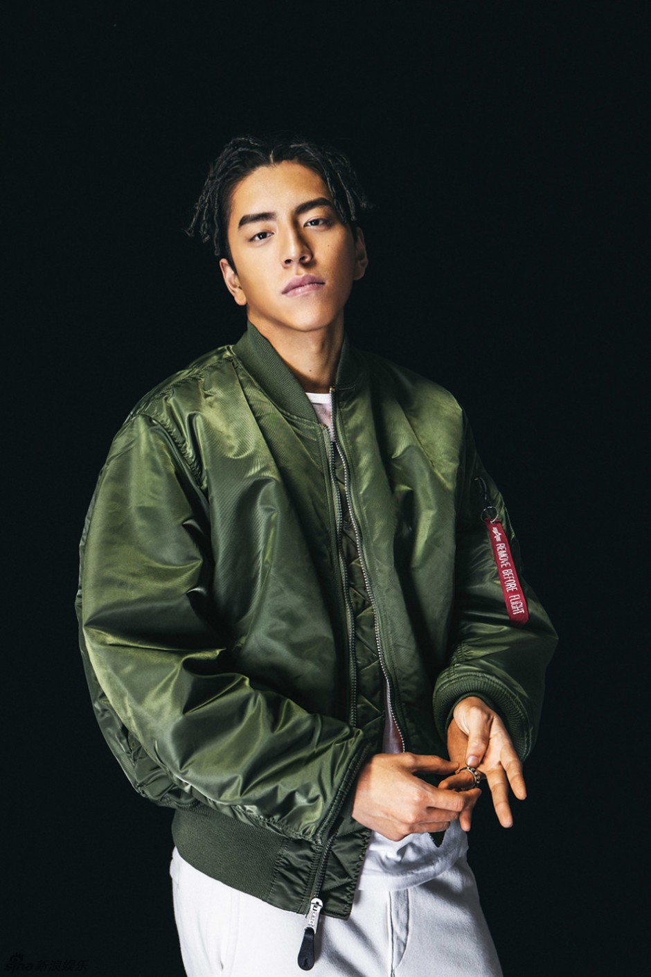 王大陸最新寫真曝光 野痞臟辮玩味十足