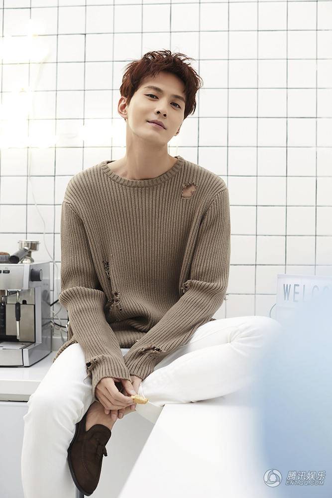 徐正曦早春寫(xiě)真照片曝光 詮釋完美男友魅力