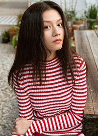 演員春夏雜志寫真曝光 清新自然氣質(zhì)脫俗