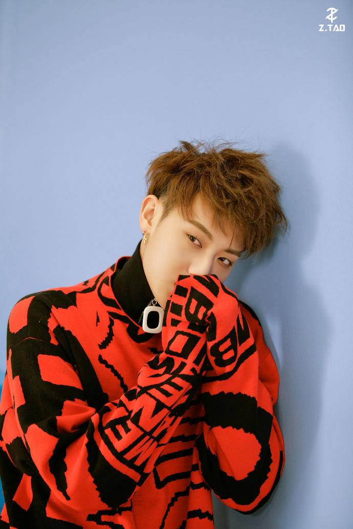 黃子韜情人節(jié)寫(xiě)真大片 笑容溫暖男友力爆棚