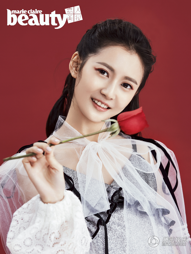 陳鈺琪雜志寫真大片公開 造型新穎玩轉(zhuǎn)清新美妝