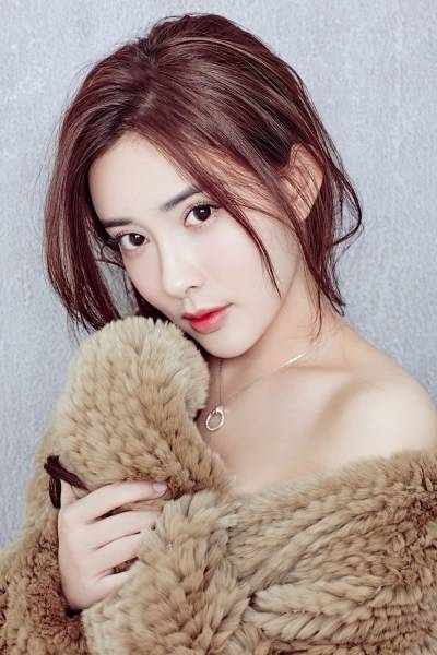 孟子義早春暖色系寫真 活力演繹清新風(fēng)格