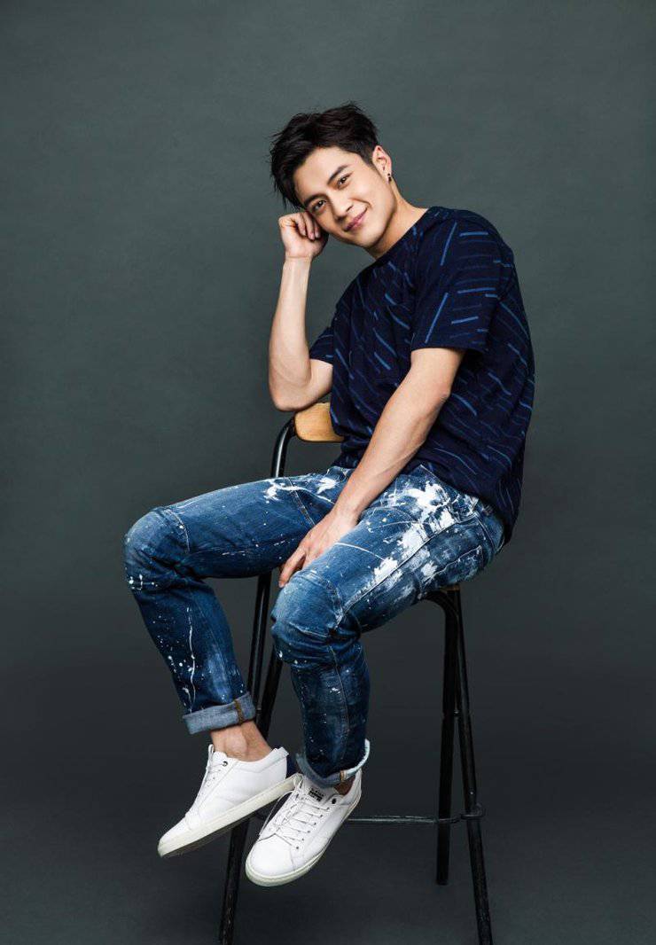 內(nèi)地小生韓東君陽(yáng)光帥氣運(yùn)動(dòng)型男寫(xiě)真