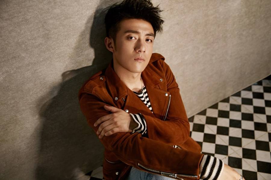 亂世麗人行李澤鋒曝最新寫真 盡顯張揚不羈