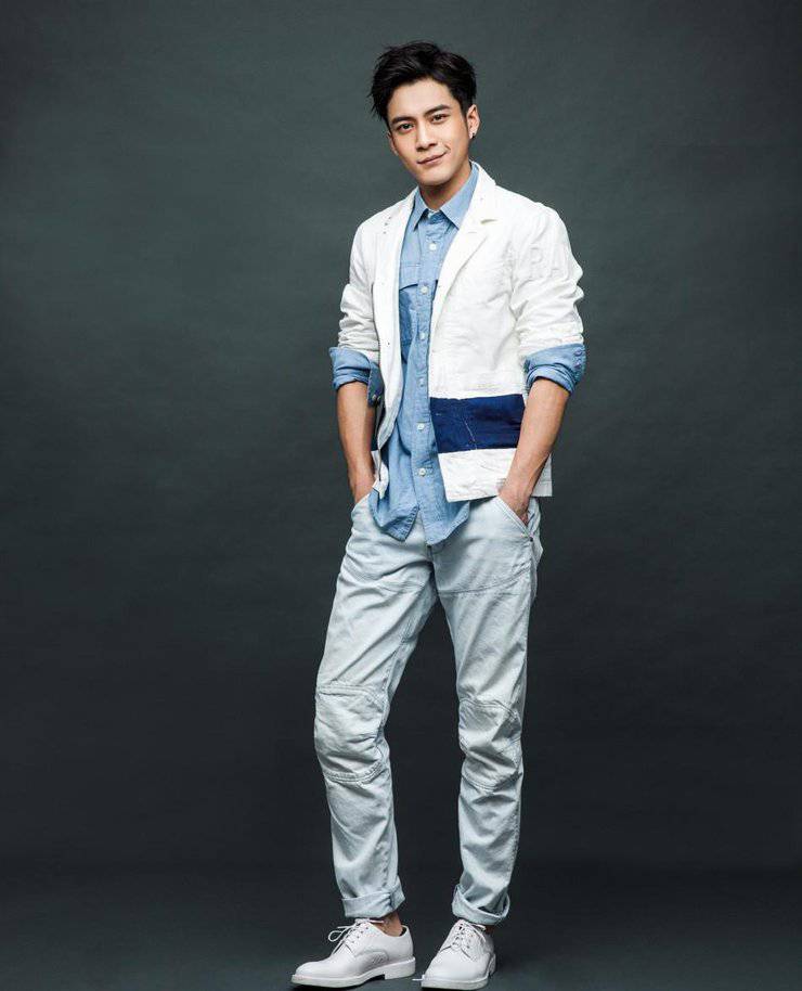 內(nèi)地小生韓東君陽(yáng)光帥氣運(yùn)動(dòng)型男寫真