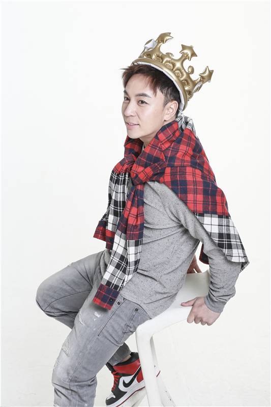 釋小龍新春最新寫真圖片 功夫小子長(zhǎng)成陽(yáng)光大男孩