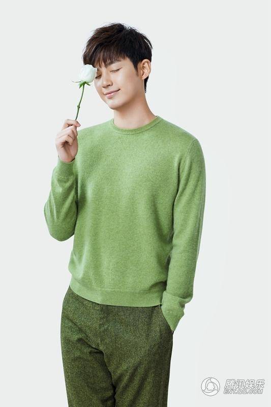 董力時(shí)尚大片曝光 綠色毛衣溫暖清新