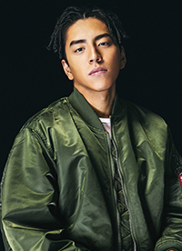 王大陸最新寫真曝光 野痞臟辮玩味十足