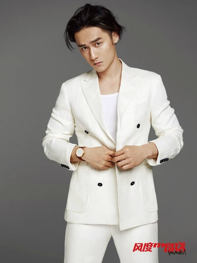 蔣勁夫早春西裝寫真大片 長(zhǎng)發(fā)背頭藝術(shù)感十足