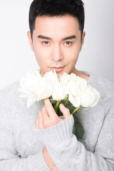 演員王雅倫新春寫真曝光 盡顯優(yōu)雅暖男氣質(zhì)