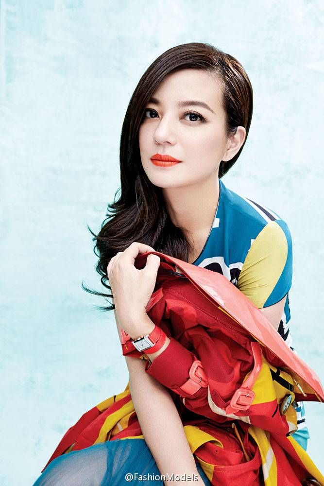 趙薇橘色系寫(xiě)真大片曝光 頭戴兔耳朵萌萌噠