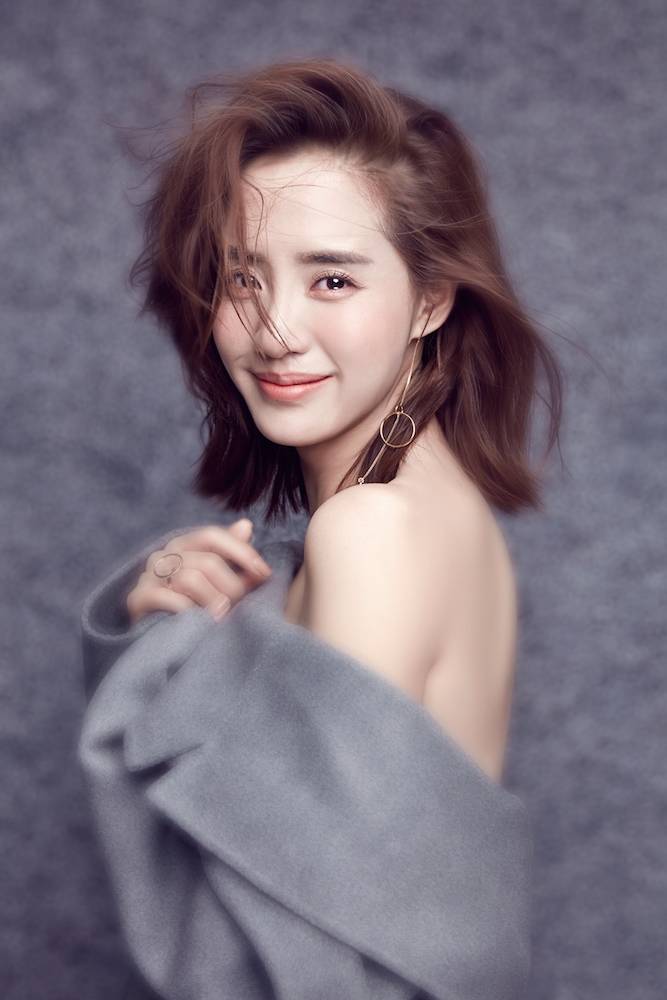 女演員王智早春最新寫真 香肩美背盡顯優(yōu)雅性感