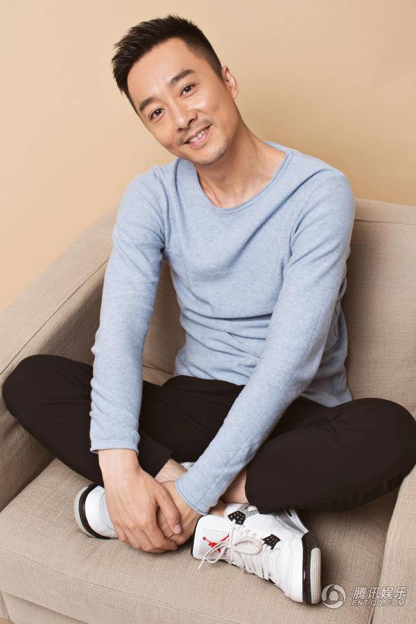 演員吳超冬季寫真曝光 溫暖笑容暖男味十足