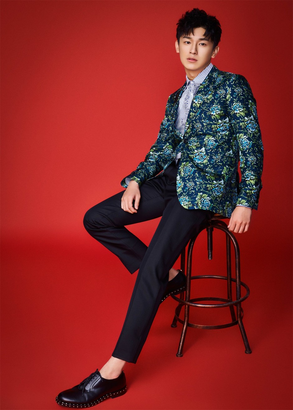 演員楊旭文新春大片曝光 演繹摩登范型男