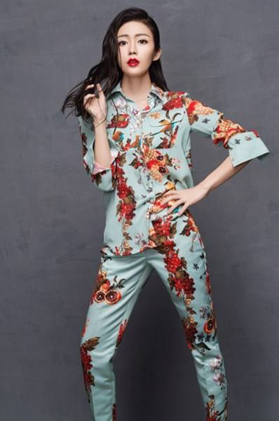 演員湯晶媚最新寫真曝光 嫵媚淚痣上演濕發(fā)誘惑