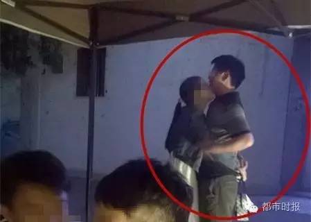 某高校副教授與女生曖昧不雅照流出 忘我激情舌吻