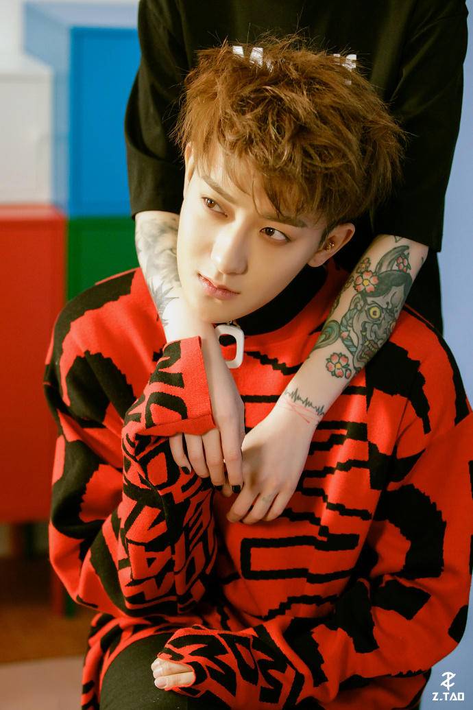 黃子韜情人節(jié)寫真大片 笑容溫暖男友力爆棚