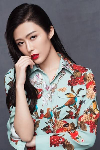 演員湯晶媚最新寫(xiě)真曝光 嫵媚淚痣上演濕發(fā)誘惑