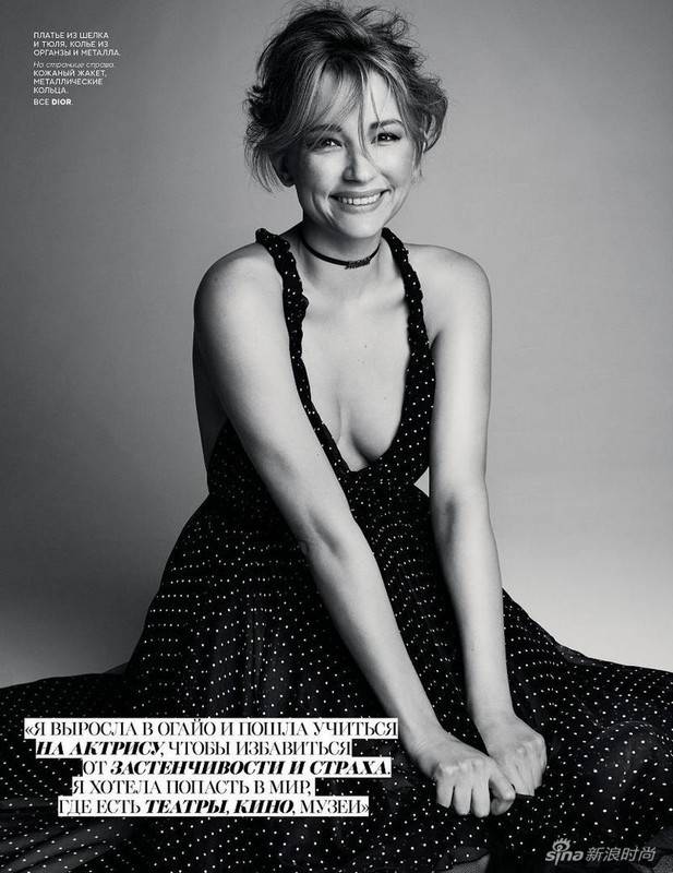 海莉·貝內(nèi)特最新寫(xiě)真大片 紅裙嫵媚顯女人味