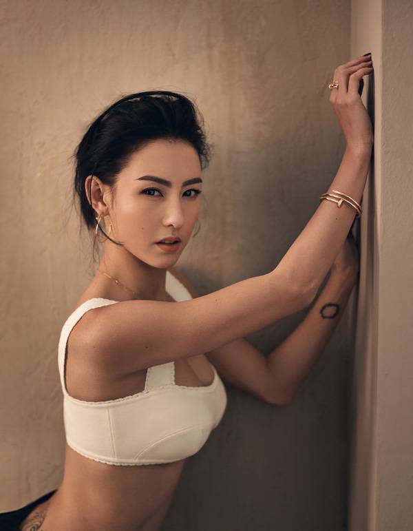 張柏芝性感大片曝光 露腰露肩又露事業(yè)線