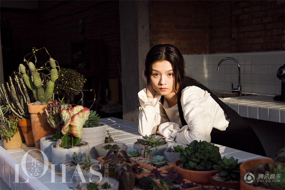 演員春夏雜志寫(xiě)真曝光 清新自然氣質(zhì)脫俗