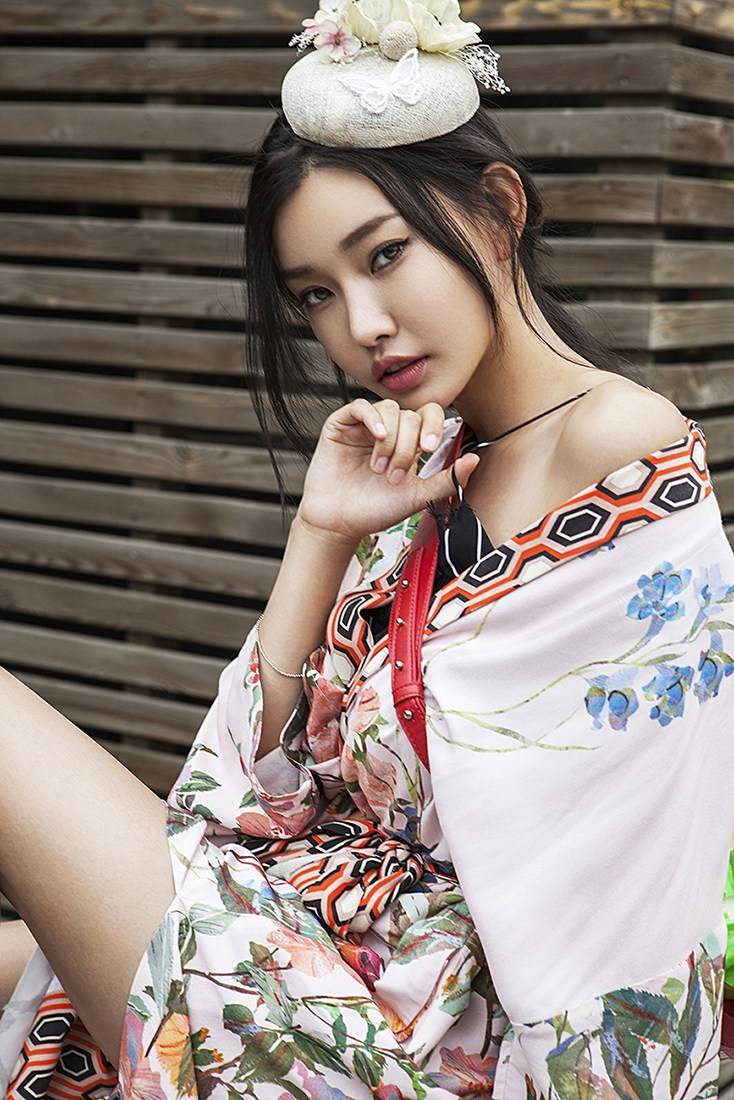 童菲時(shí)尚寫(xiě)真大片曝光 風(fēng)格各異詮釋90后百變女神