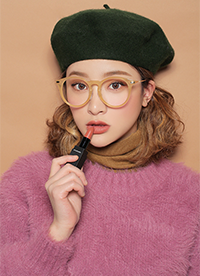 秋風(fēng)起換新“妝” 粉紅妝容添活力