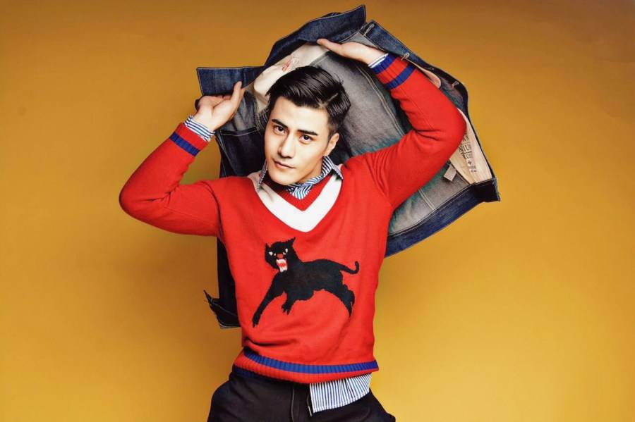 演員李晨浩新春寫真曝光 一襲復古紅毛衣?lián)岀R