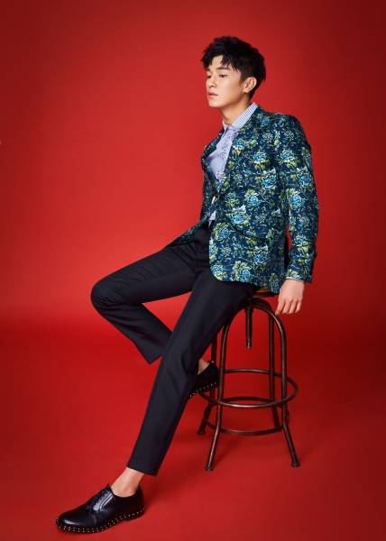 演員楊旭文新春大片曝光 演繹摩登范型男