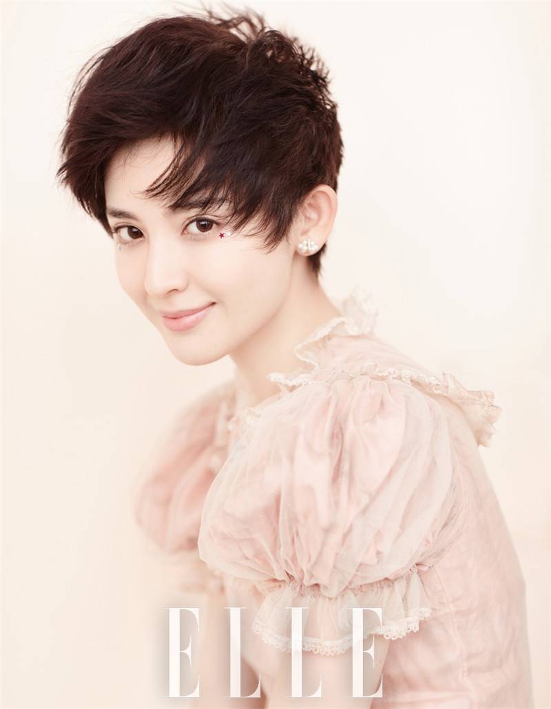 娜扎俏皮靈氣寫真曝光 玩轉(zhuǎn)清爽甜酷風