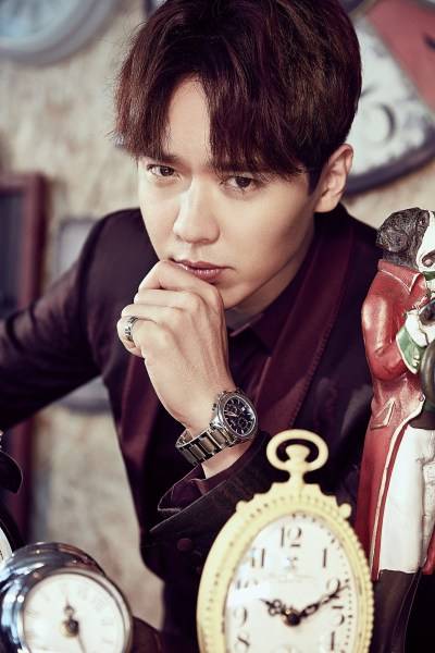 高云翔早春帥氣寫真大片 浪漫柔情逗萌寵