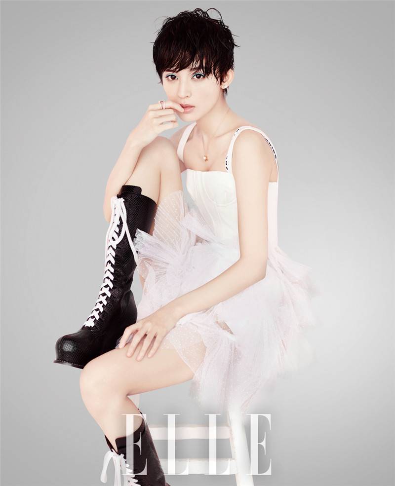 娜扎俏皮靈氣寫真曝光 玩轉(zhuǎn)清爽甜酷風(fēng)