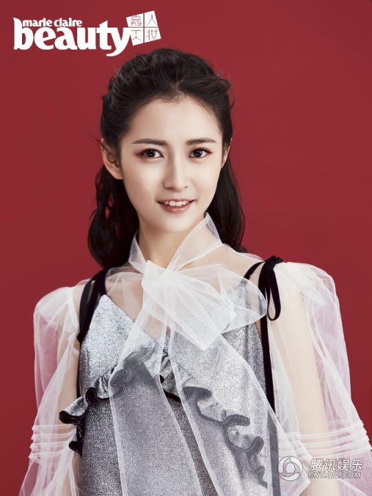 陳鈺琪雜志寫真大片公開 造型新穎玩轉(zhuǎn)清新美妝