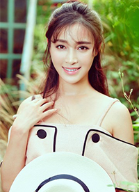 內(nèi)地演員甘婷婷最新寫真 甜美性感間切換自如