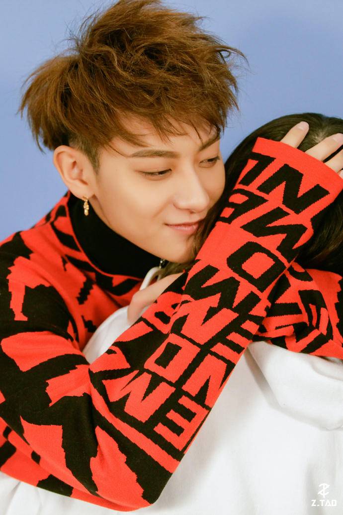 黃子韜情人節(jié)寫(xiě)真大片 笑容溫暖男友力爆棚