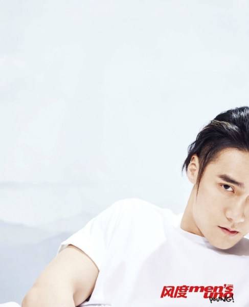 蔣勁夫早春西裝寫(xiě)真大片 長(zhǎng)發(fā)背頭藝術(shù)感十足
