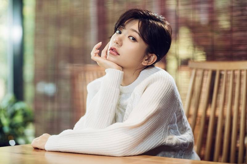 臺星郭雪芙時尚寫真曝光 溫潤如玉又率性自然