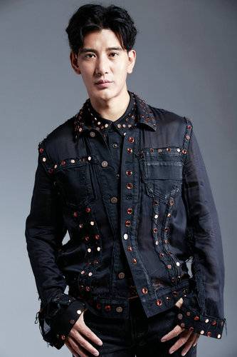 演員蒲巴甲最新寫(xiě)真 化身潮男展現(xiàn)野性魅力