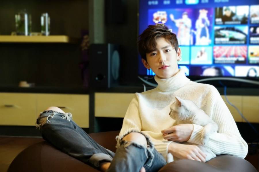 李東陽冬日寫真曝光 長腿顏贊惹人愛