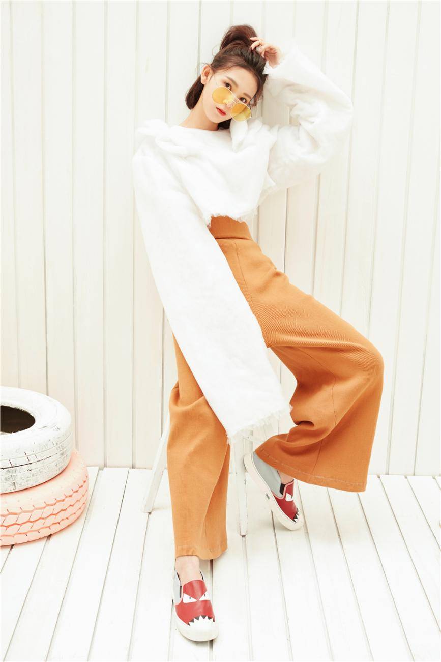 陳瑤冬日時(shí)尚寫真 甜酷少女感十足