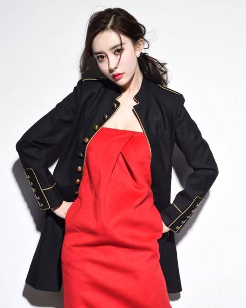 一年級孟子義寫真曝光 香肩半露性感撩人