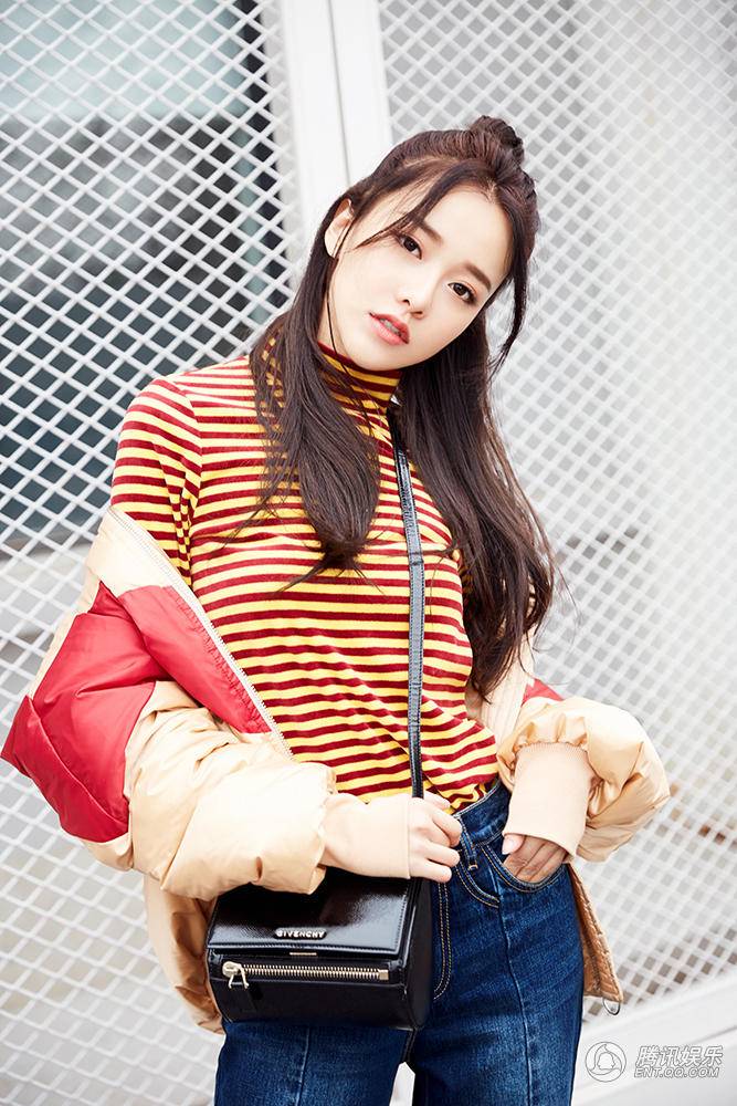 黃一琳時(shí)尚潮流街拍寫(xiě)真 丸子頭少女感十足