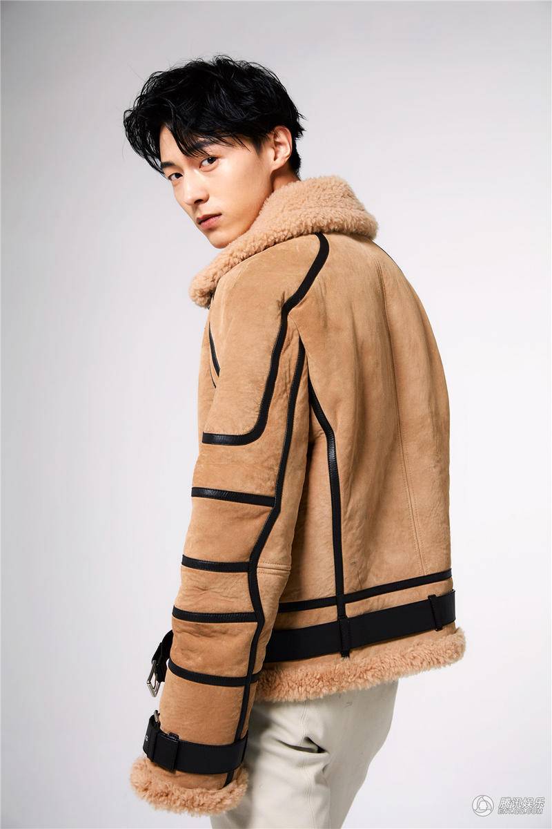 演員魏天浩生日寫真曝光 散發(fā)雅痞氣息