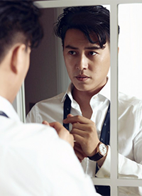 靳東最新雜志寫真圖片 儒雅氣質(zhì)盡顯老干部風(fēng)情