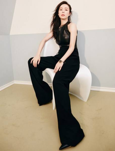 張靜初最新寫真圖片 成熟風(fēng)范顯曼妙身姿