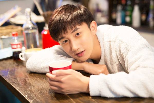 《錦繡未央》梁振倫秋日溫暖寫真大片曝光