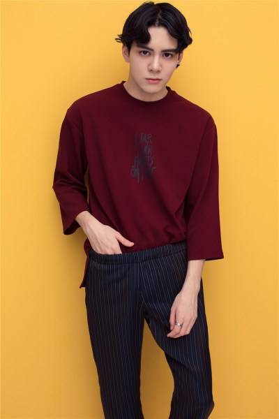 大眼仔曾舜晞最新寫真 溫暖少年定格青春姿態(tài)