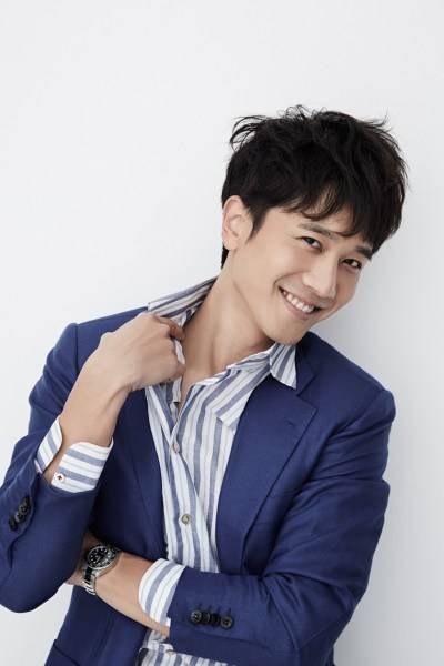 演員彭冠英最新寫真 迷人微笑撩人心弦