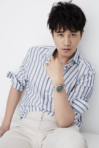 演員彭冠英最新寫真 迷人微笑撩人心弦